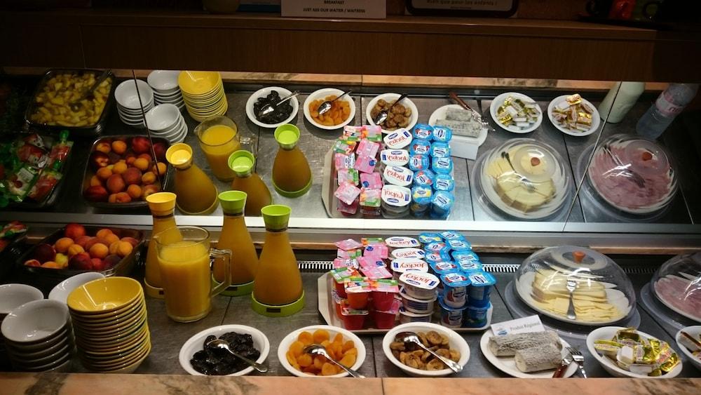 ホテル イビス スタイル シノン チノン エクステリア 写真